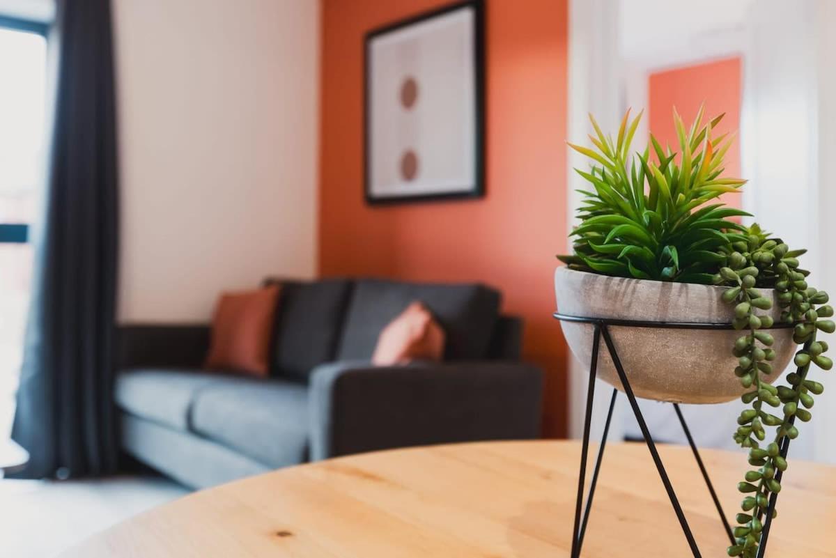Stayzeni, Hardwick House 2 Bed Derby