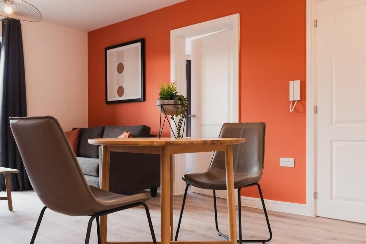 Stayzeni, Hardwick House 2 Bed Apartment *