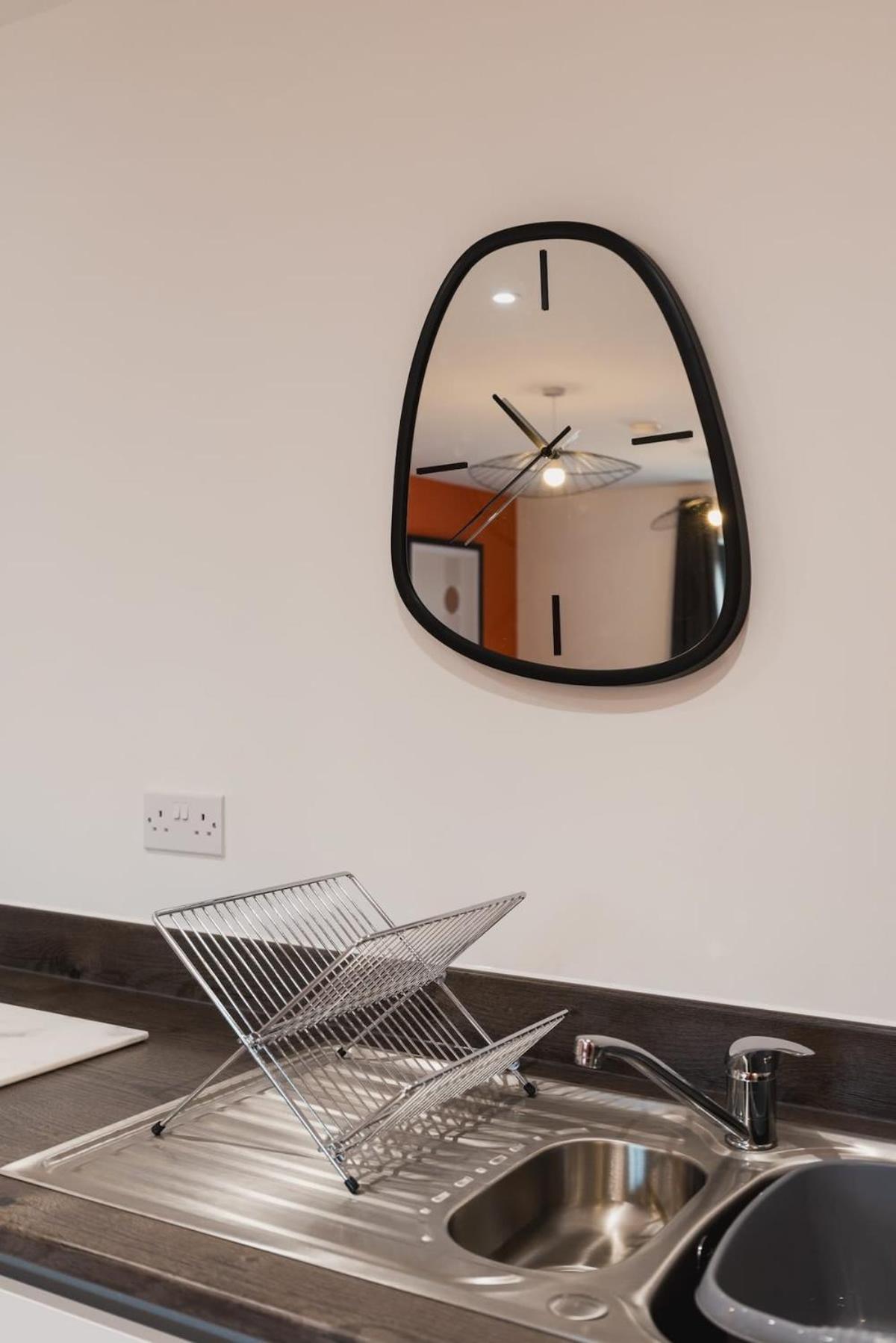 Stayzeni, Hardwick House 2 Bed Apartment *